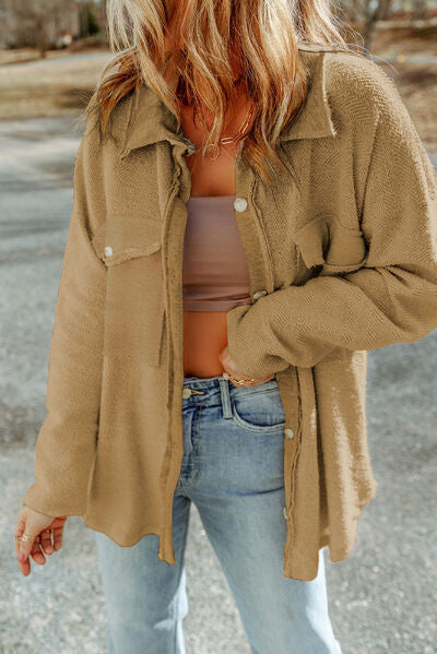 Chaqueta con hombros caídos y botones con bolsillo