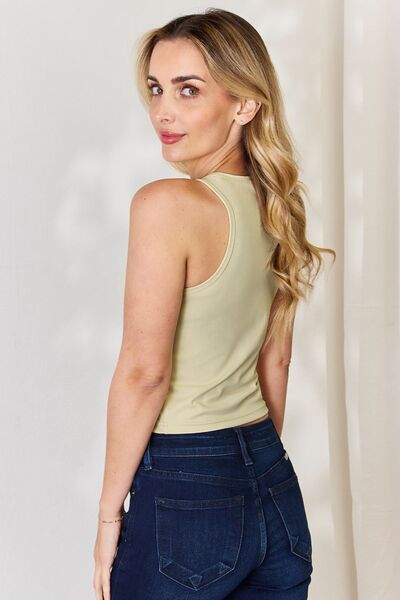 Camiseta sin mangas ajustada con cuello redondo y tamaño completo de Basic Bae