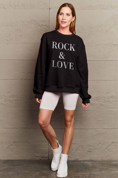 Sudadera con cuello redondo ROCK & LOVE de tamaño completo de Simply Love