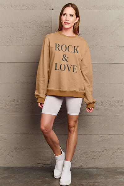 Sudadera con cuello redondo ROCK & LOVE de tamaño completo de Simply Love