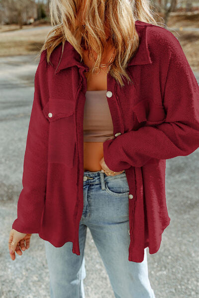 Chaqueta con hombros caídos y botones con bolsillo