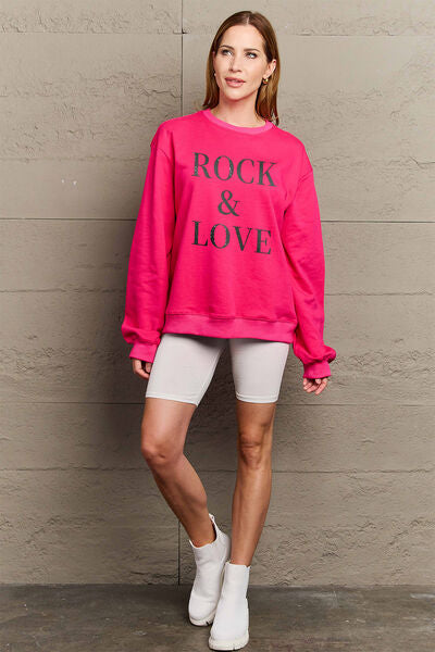 Sudadera con cuello redondo ROCK & LOVE de tamaño completo de Simply Love