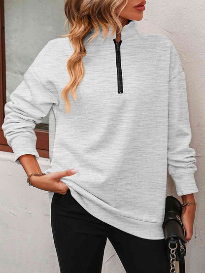 Sudadera con cremallera y hombros caídos