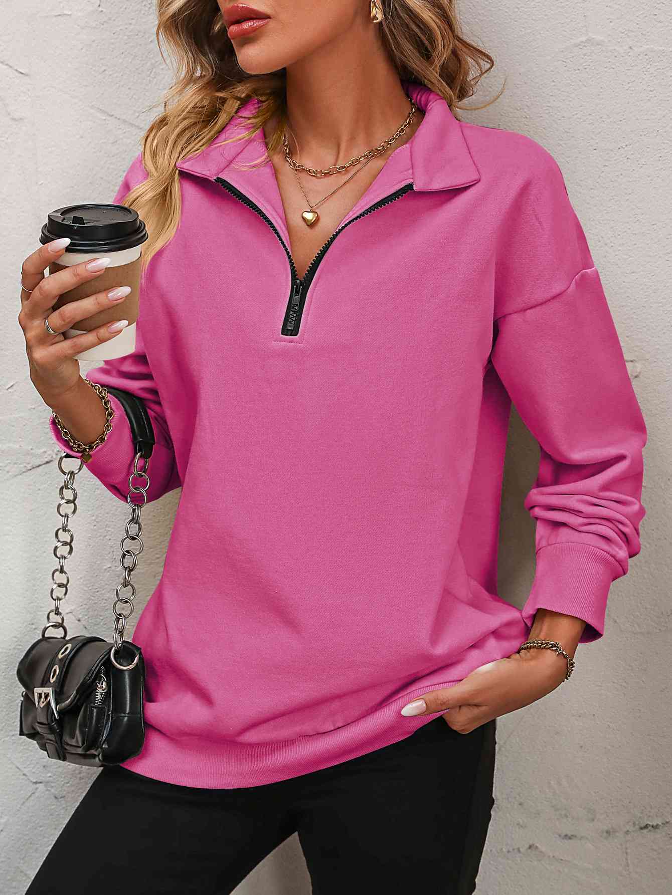 Sudadera con cremallera y hombros caídos