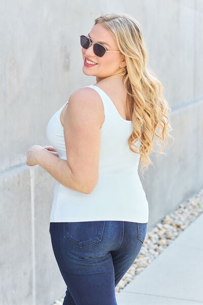 Camiseta sin mangas Basic Bae de tamaño completo con cuello cuadrado y tirantes anchos